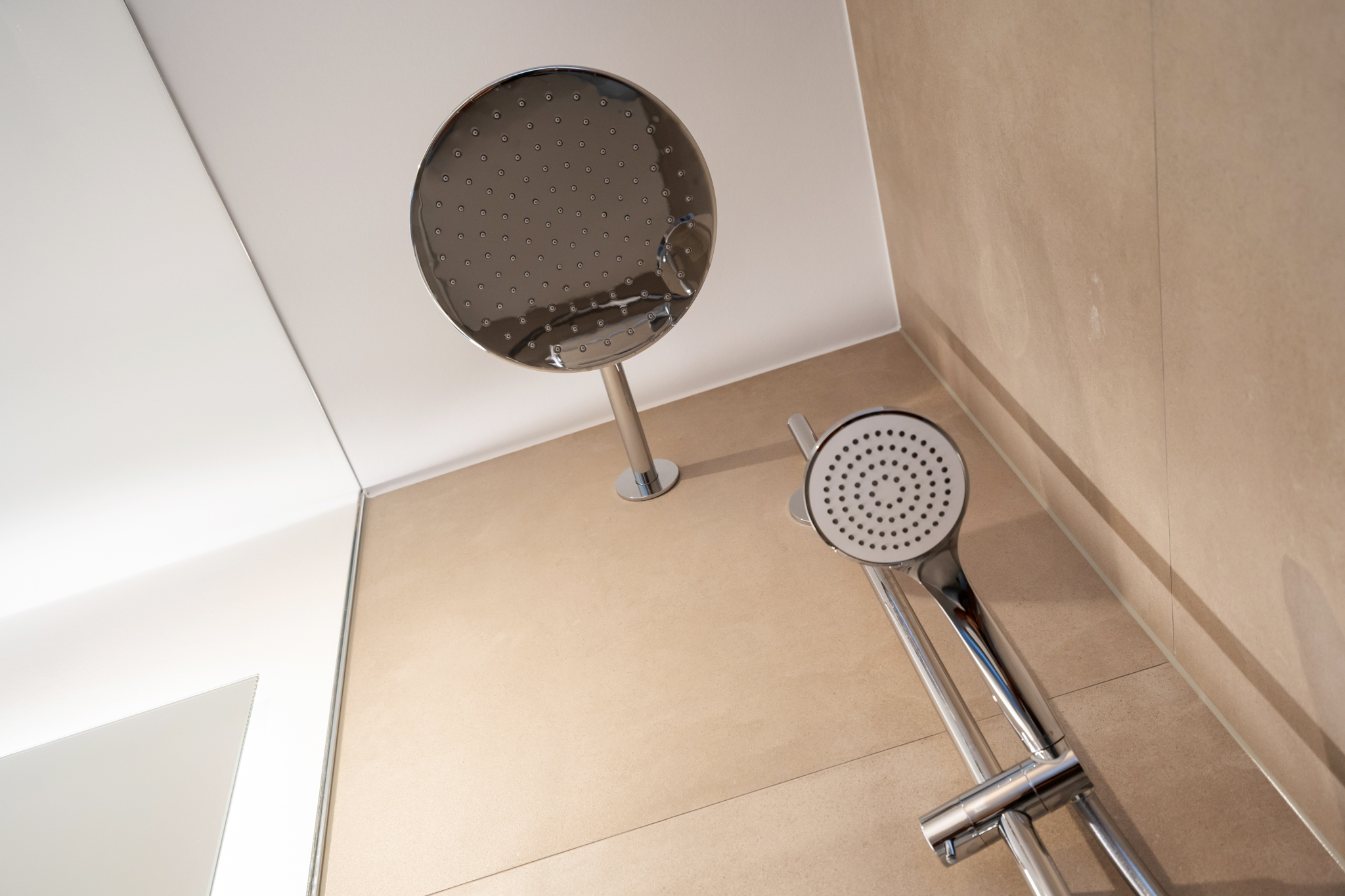 Detailaufnahme der Regendusche im Bad