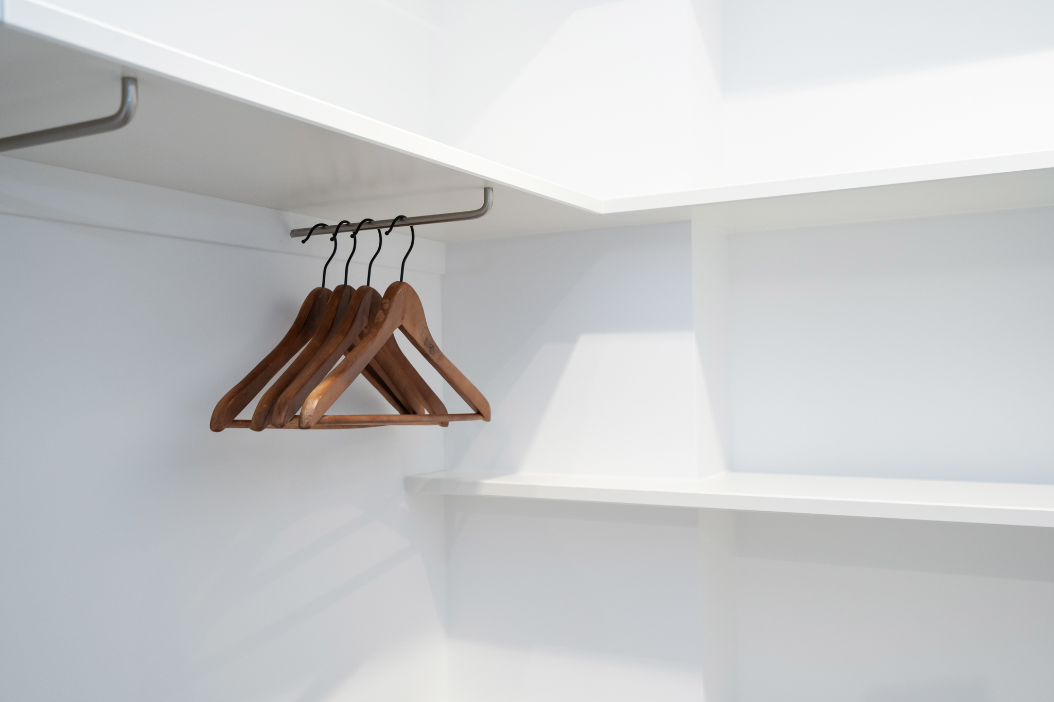 Kleiderschrank im Appartement Düne Sylt